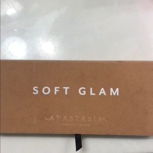 Anastasia Beverly Hills Soft Glam